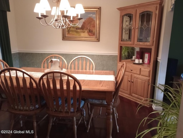 dining area with a notable chandelier