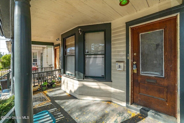 doorway to property featuring covered porch