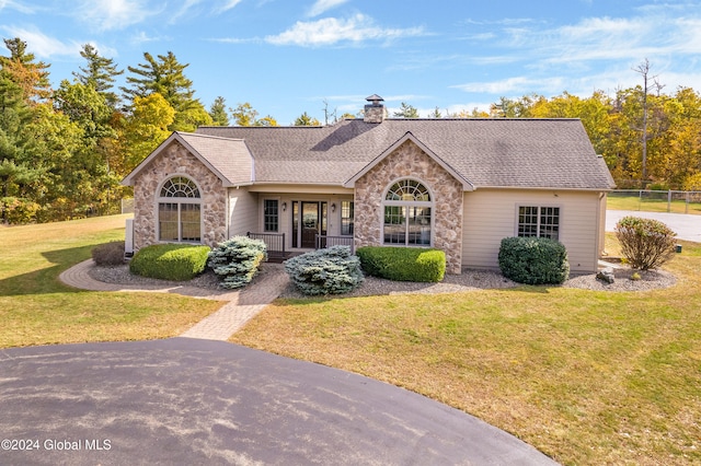 single story home with a front lawn