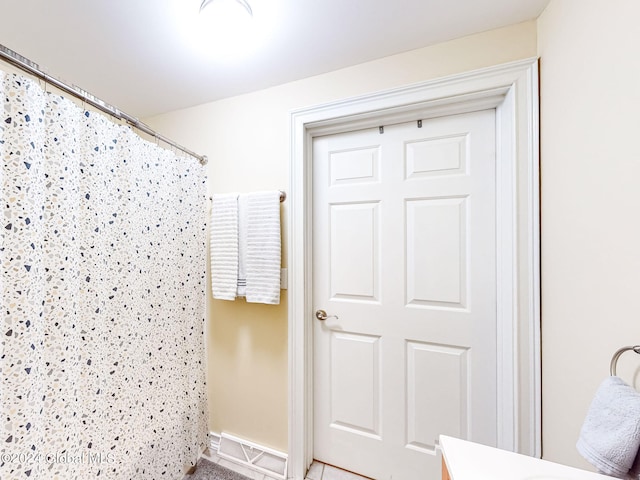 bathroom with curtained shower