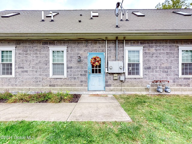 entrance to property with a yard