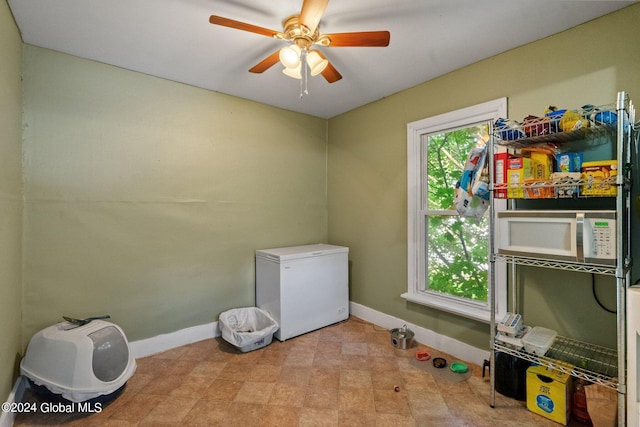 washroom with ceiling fan