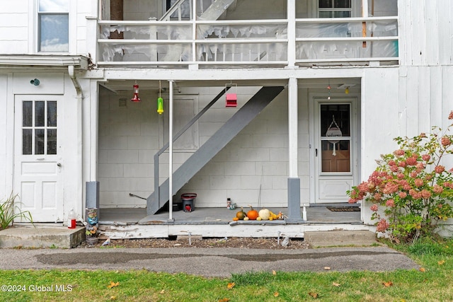 entrance to property with a balcony