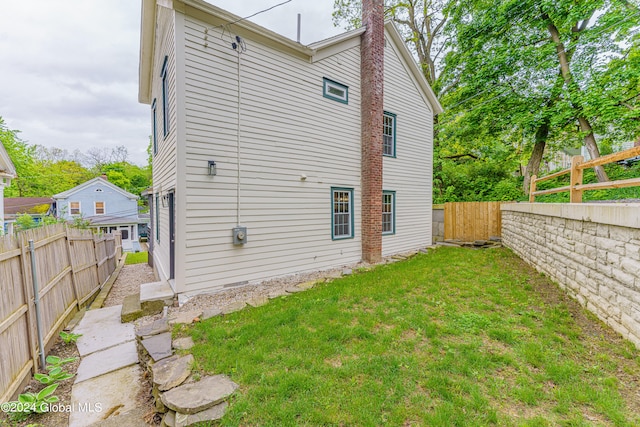 back of house featuring a yard