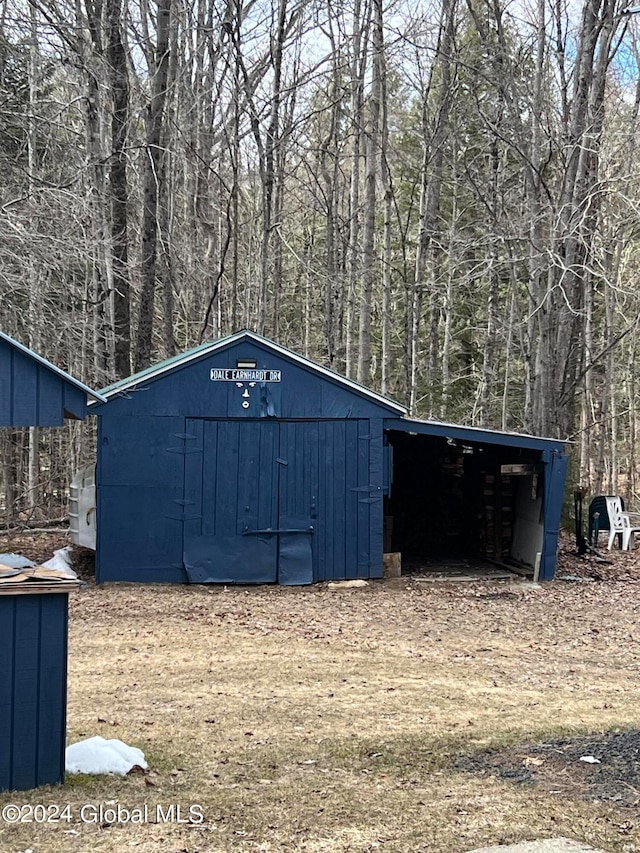 view of outdoor structure