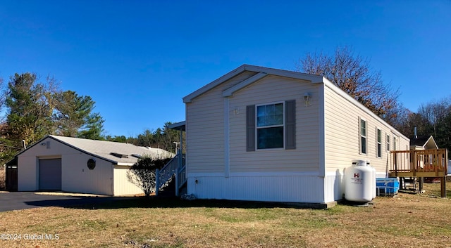 view of front facade featuring a front lawn and a deck