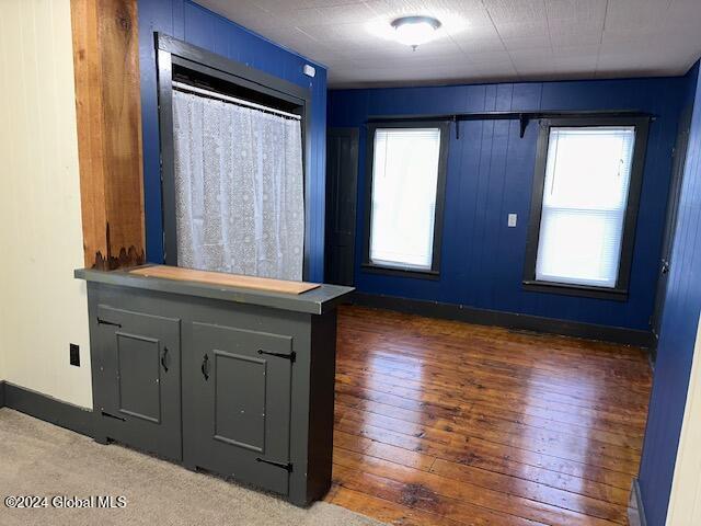 entryway featuring dark hardwood / wood-style flooring