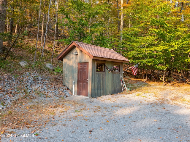 view of outbuilding