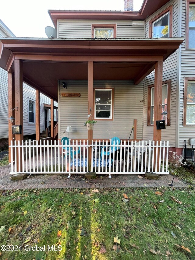 exterior space featuring a lawn