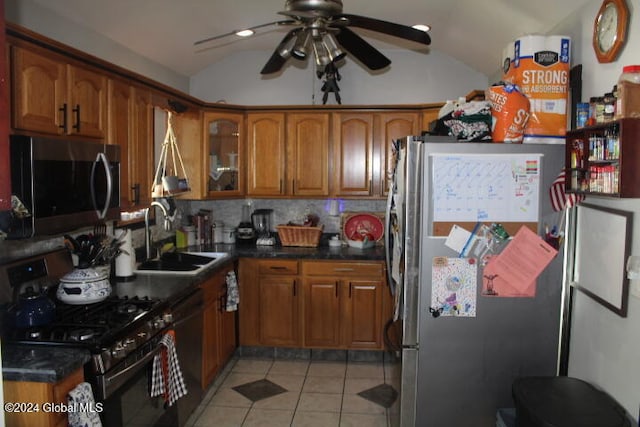 kitchen featuring stainless steel appliances, sink, lofted ceiling, and tasteful backsplash