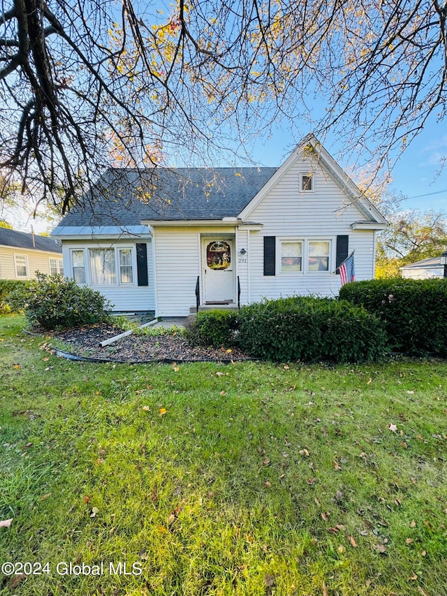 ranch-style home with a front yard