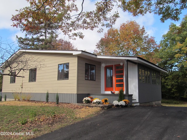 view of front of property