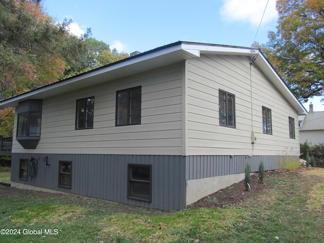 view of side of property with a lawn