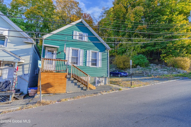 view of front of property