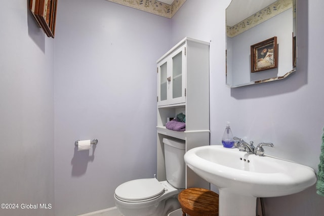 bathroom featuring toilet and sink