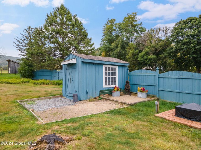 view of outbuilding with a yard