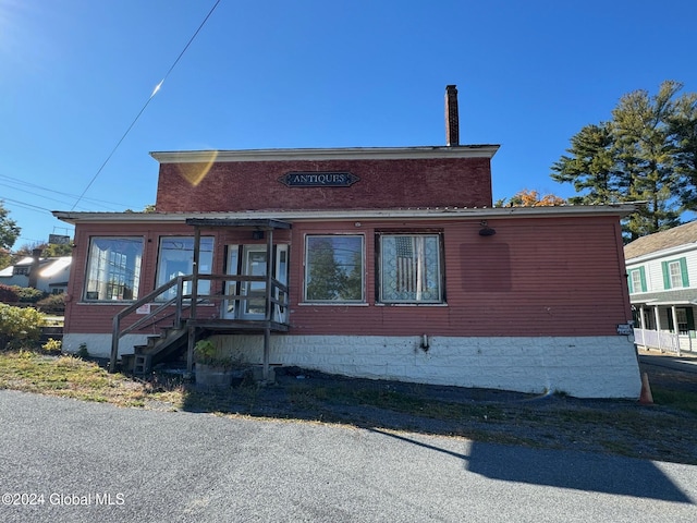 view of front of property