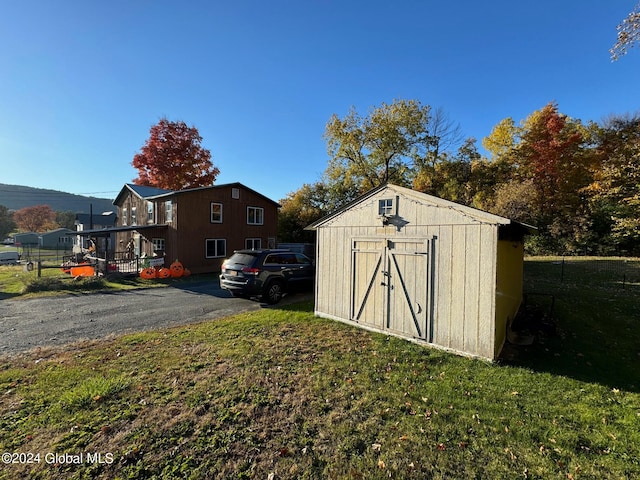 view of outdoor structure featuring a yard