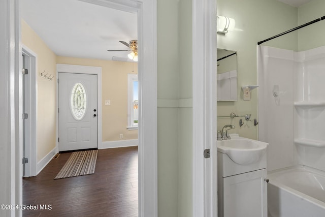 foyer entrance with sink, dark wood-type flooring, and ceiling fan