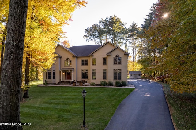 view of front of home featuring a front lawn