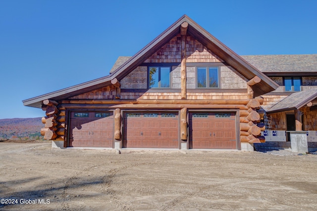 view of front facade featuring a garage