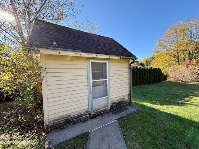 view of outbuilding featuring a lawn