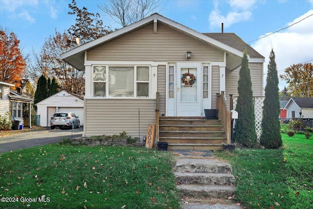 bungalow-style home featuring a front lawn