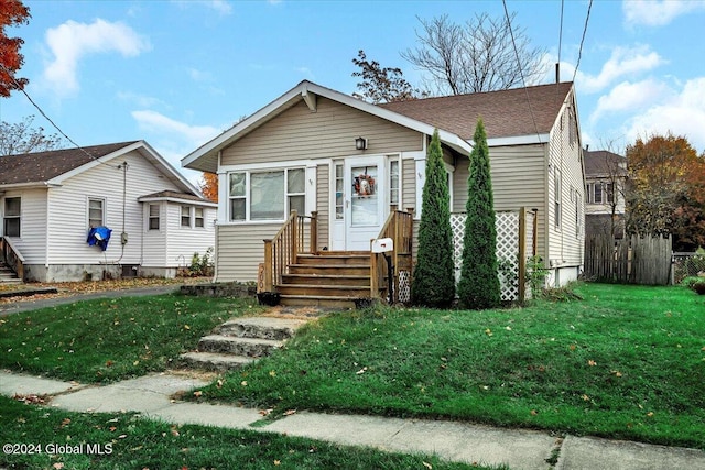 bungalow-style house featuring a front lawn