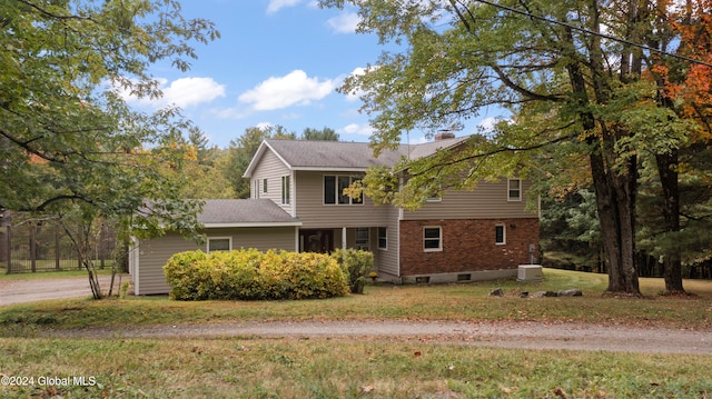 view of front of home with a front lawn