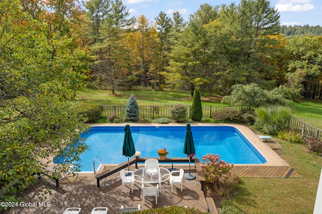 view of pool featuring a yard