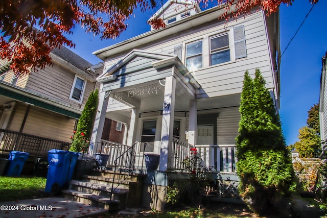 view of front facade featuring a porch