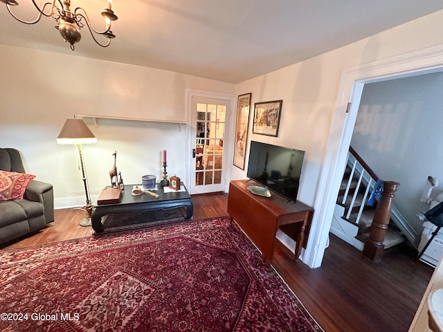 living room featuring a notable chandelier and wood-type flooring