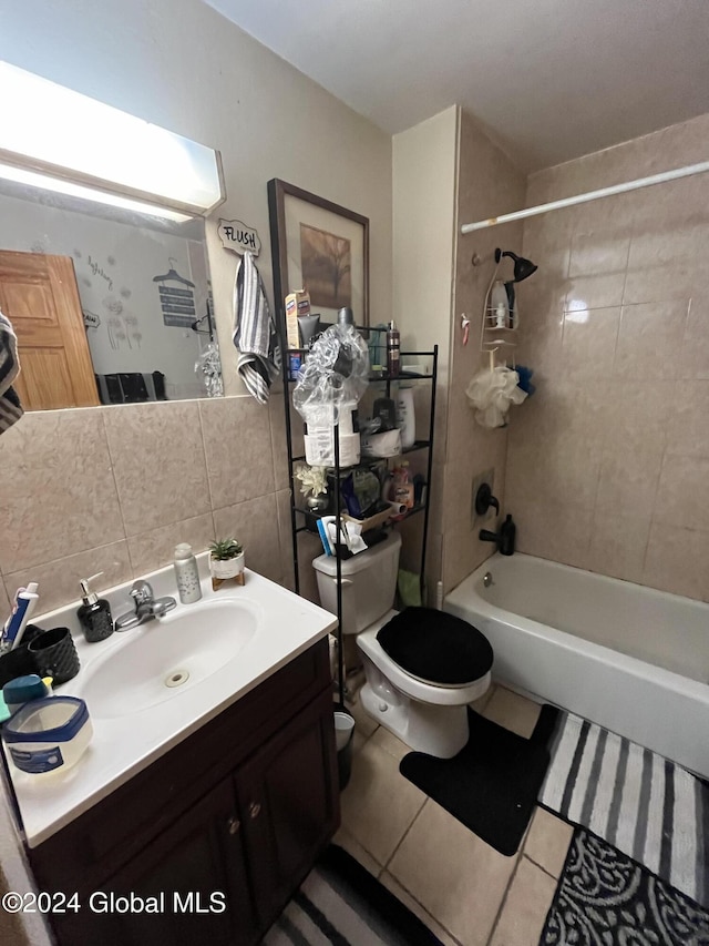 full bathroom with backsplash, vanity, tile walls, toilet, and tiled shower / bath