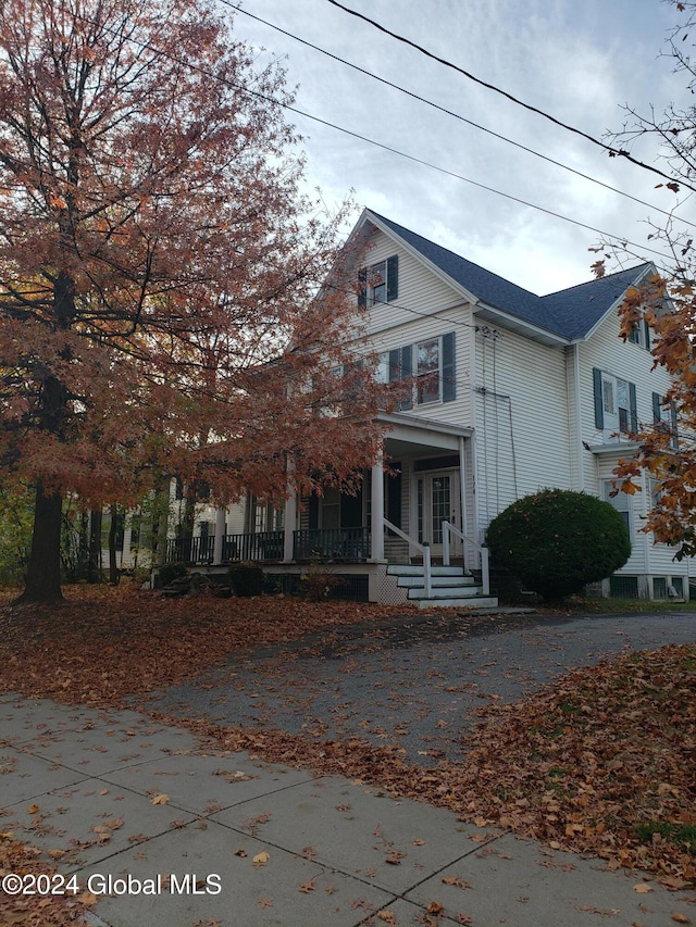 view of front of house featuring a porch