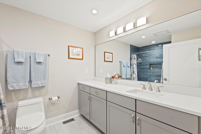 bathroom featuring a shower with shower curtain, vanity, and toilet