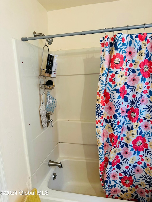 bathroom featuring shower / bathtub combination with curtain