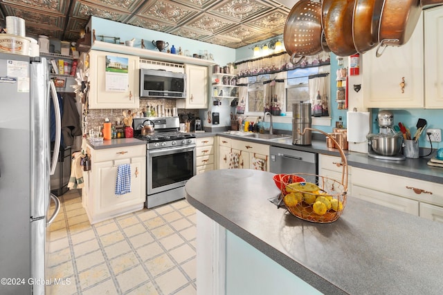 kitchen featuring decorative backsplash, sink, and stainless steel appliances