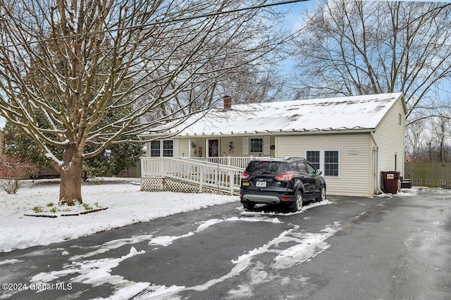 15 Windcrest Dr, Fort Edward, NY 12828 - single story home with covered porch and a chimney
