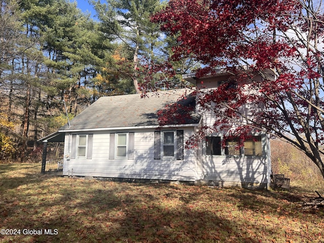 123 Iroquois Trail Rd, Amsterdam, NY 12177 - view of front of property featuring a front lawn