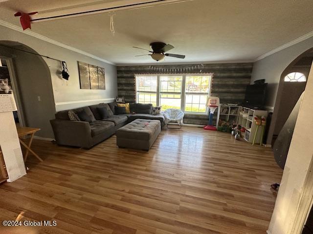 living room with ceiling fan, crown molding, and hardwood / wood-style floors