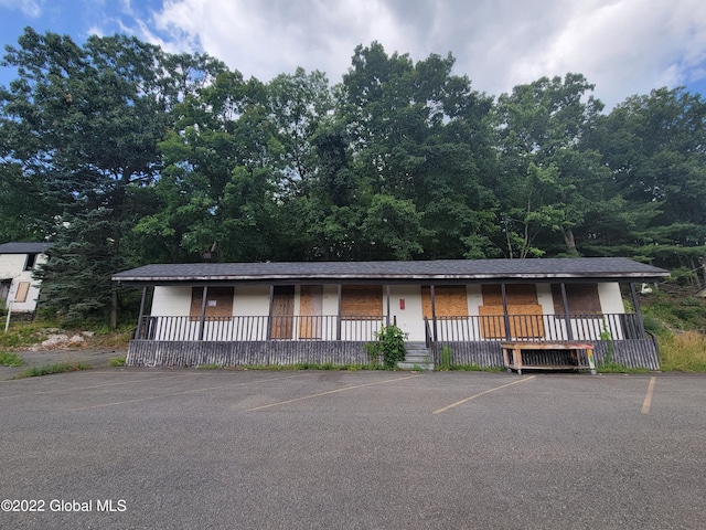 view of front of property with covered porch