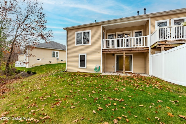 back of house featuring a yard