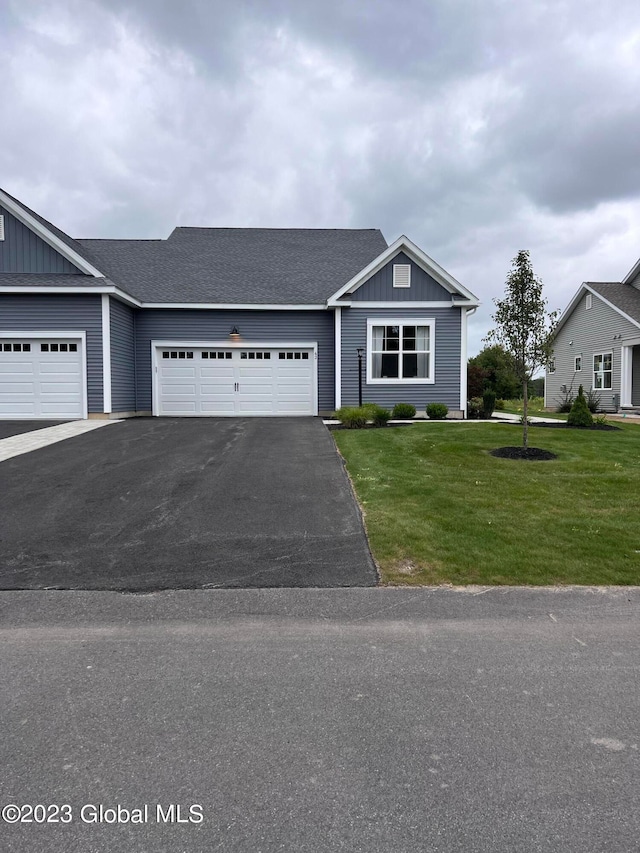 view of front facade featuring a garage and a front lawn