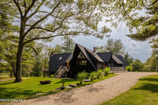 view of front facade featuring a front yard and a deck