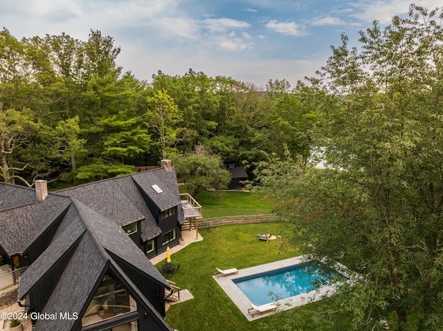 view of swimming pool featuring a lawn