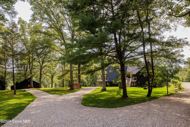 view of front of home featuring a front yard