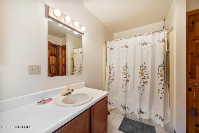 bathroom with a shower with curtain and vanity