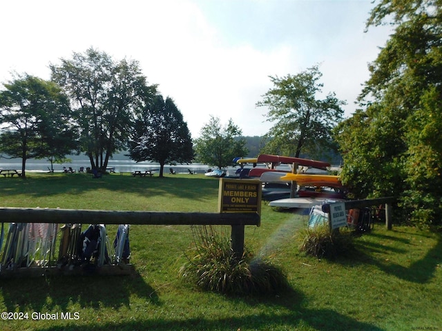 view of home's community featuring a yard