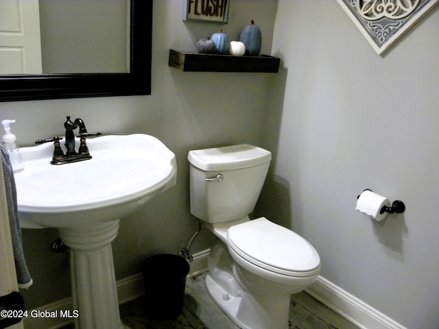 bathroom featuring toilet and sink