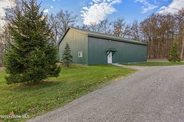 view of outdoor structure with a yard